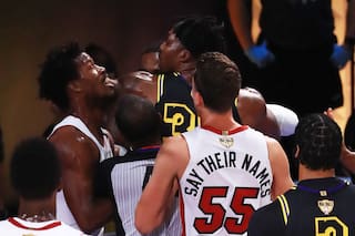 NBA. La refriega Butler-Howard y el alley-oop LeBron-Davis en el quinto partido