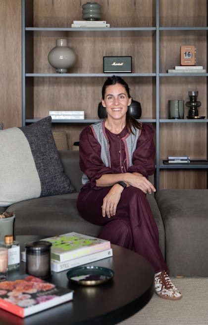 Lalá Bussoli, a cargo del diseño de interiores de esta casa, también se dedica a la creación de mobiliario.