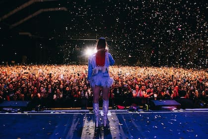Lali compartió en su cuenta de Instagram algunas imágenes de los shows que dio en Códroba y Rosario el fin de semana (Foto: Instagram @lalioficial)