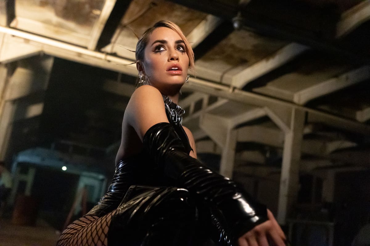 Lali en el video de "Disciplina"