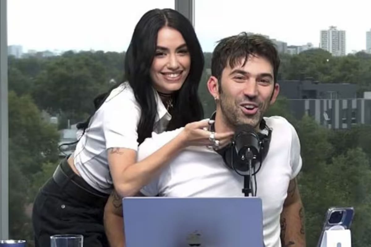 Lali Espósito, con el anillo de compromiso, junto a Pedro Rosemblat