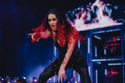 Lali Espósito en medio del Disciplina Tour