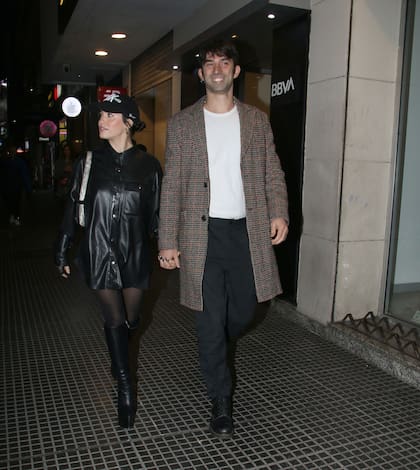 Lali Espósito llegó de la mano de su novio, el periodista Pedro Rosemblat.