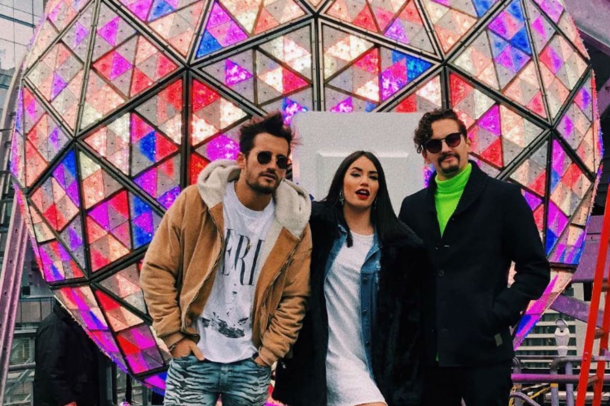 Lali junto a los cantantes Mau y Ricky, con quienes compartió el show