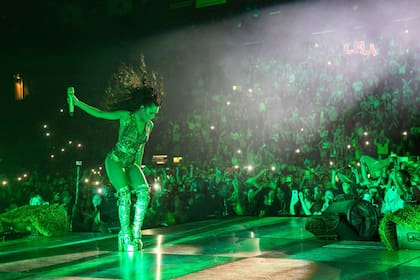 Lali tiñó el Luna Park de verde y volvió a manifestarse a favor del aborto legal