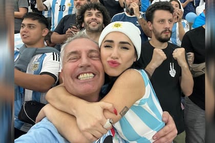 Lali y Marley alentaron a la selección desde Qatar