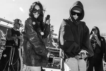 Lali y Tini en los ensayos de River