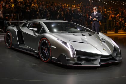 LAMBORGHINI VENENO: nunca mejor puesto un nombre; cuesta 3 millones de euros. Sólo se fabricarán tres unidades y ya están vendidas