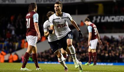 Lamela festeja el gol del triunfo de Tottenham