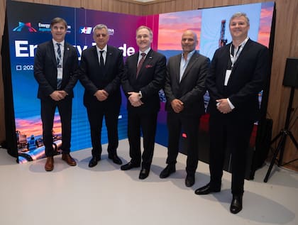 Lamelas, junto a empresarios durante el evento en Neuquén