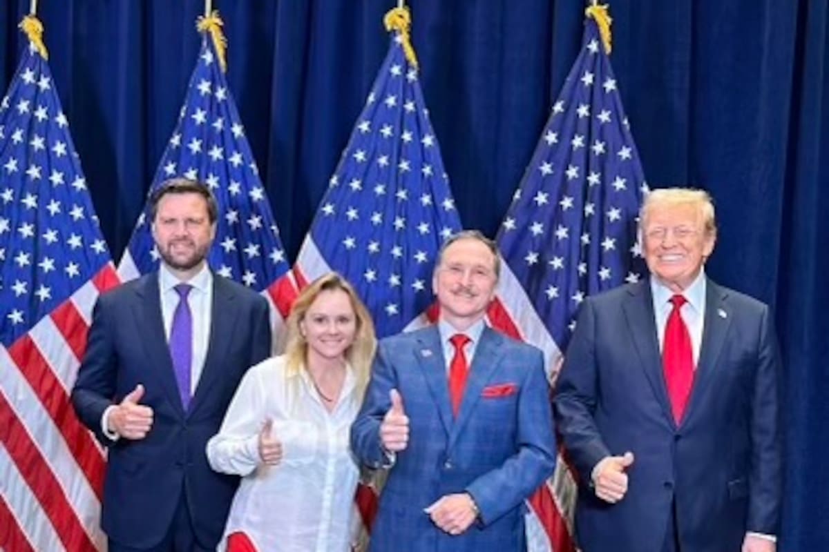 Lamelas y su esposa, con Trump y el vicepresidente electo Vance