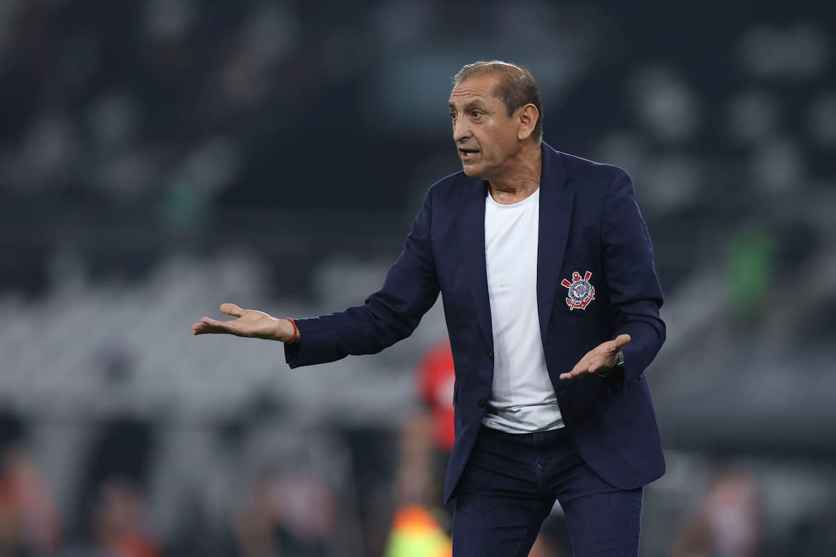 Lamento de Ramón Díaz durante un partido del Brasileirão, torneo en el que Corinthians ganó apenas uno de los primeros cuatro que jugó.