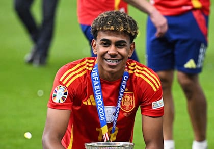 Lamine Yamal, campeón de la Eurocopa con España, en 2024; su máxima conquista con la selección