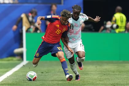 Lamine Yamal contra Jeremy Doku