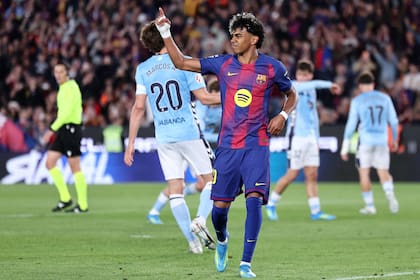 Lamine Yamal marcó el gol de penal ante Celta de Vigo y enseguida pidió el cambio; Barcelona se impuso por 1-0 y lleva nueve puntos en la Liga de España