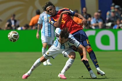 Lamine Yamal pelea con Nicolas Tagliafico
