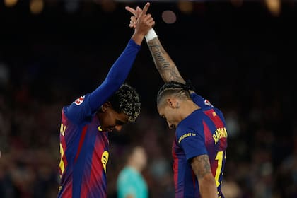 Lamine Yamal y Raphinha, compañeros en Barcelona, pujan por el premio The Best