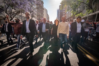 Lammens, Zabaleta, Kulfas, Vizzotti y Moroni, en la marcha por el Día de la Militancia