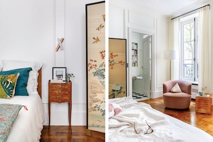 Lámpara amurada (Nemo Lighting). Sofá rosa viejo, de la firma italiana Molteni. El almohadón con motivo botánico está bordado a mano.