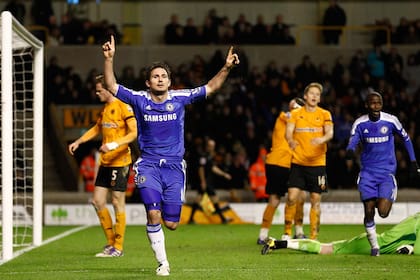 Lampard, en su paso como jugador de Chelsea, con el que disputó 648 partidos y convirtió 211 goles. Conquistó 13 títulos, incluidas una Champions League y una Europa League.