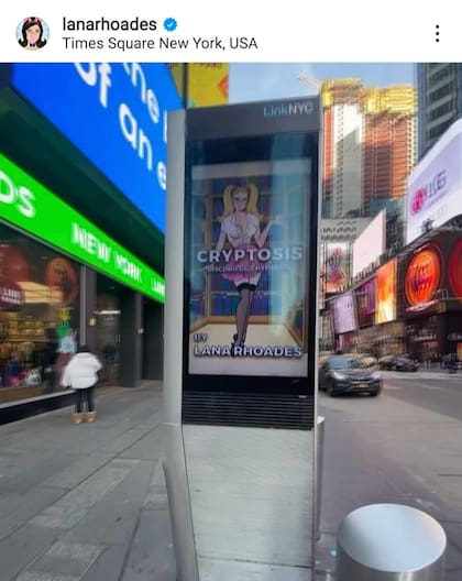 Lana Rhoades había publicitado la venta de su token no fungible en sus redes sociales
