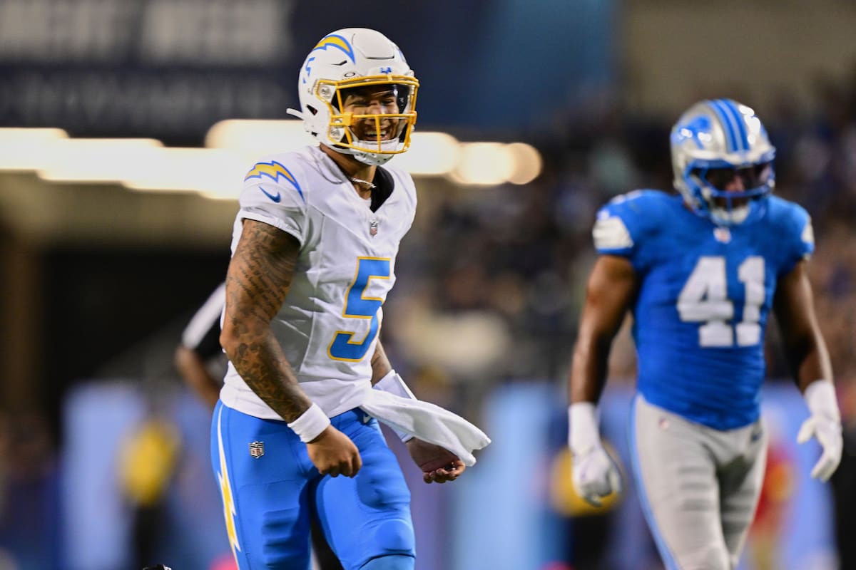 Lance lanza dos pases de touchdown y lidera a Chargers sobre Lions en juego del Salón de la Fama