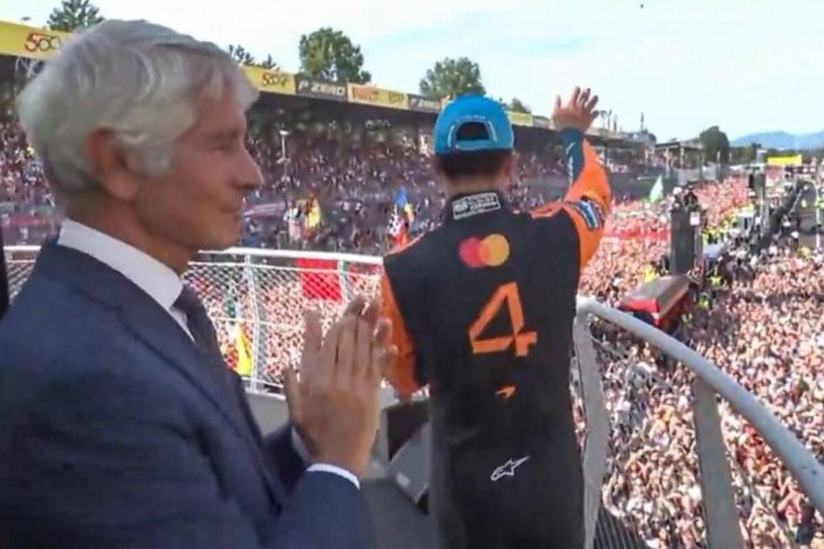 Lando Norris saluda al público: fue abucheado en el podio de Monza