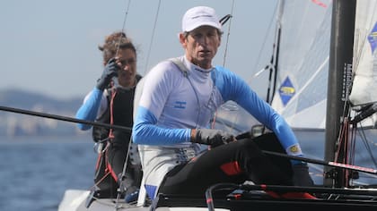 Lange y Carranza, tripulantes de la embarcación con la que competirán en la Nacra 17