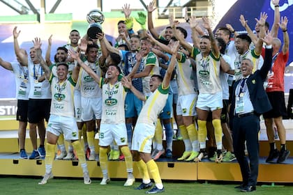 Una postal inolvidable: el Defensa y Justicia de Hernán Crespo, campeón en 2020 en Córdoba