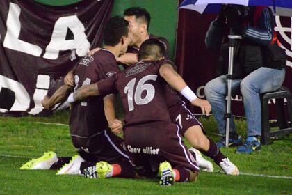 Lanús festejó tras los penales ante Vélez