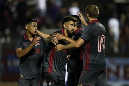 Lanús goleó a Sarmiento de La Banda, de Santiago del Estero, y se metió en 16vos de final de la Copa Argentina 2026