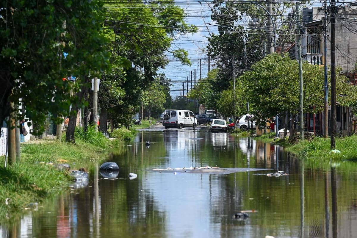 Lanús quedó varias horas bajo el agua tras el temporal