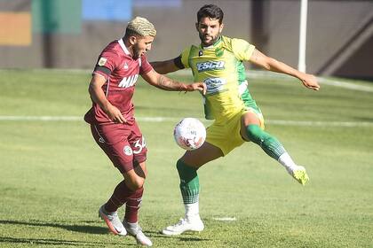 Facundo Pérez tuvo un buen desempeño; a él le cometió el penal Enzo Fernández que luego Sand transformó en el 2-1 para Lanús ante Defensa y Justicia, por la segunda fecha de la Zona B de la Copa de la Liga Profesional 2021