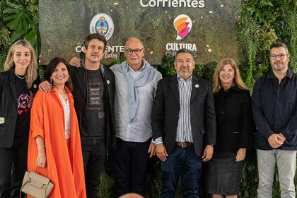 Lanzamiento de la quinta edición de la feria ArteCO de Corrientes. De izq. a der: Natalia Albanese, Larisa Andreani, Gustavo Piñero, Abel Guaglianone, Gabriel Romero, Eleonora Jaureguiberry y Joaquín Rodríguez