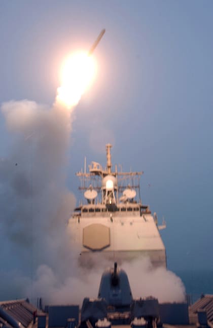 Lanzamiento de un misil Tomahawk contra Irak el 20 de marzo de 2003