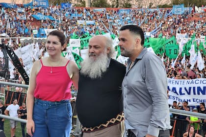 Lanzamiento del Partido Piquetero en la cancha de Deportivo Español, con la intendenta Mariel Fernández, Emilio Pérsico y Daniel Menéndez