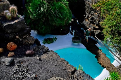 Manrique se enamoró de su paisaje volcánico, lo convirtió en una obra de arte, e inspiró un modelo turístico insólito