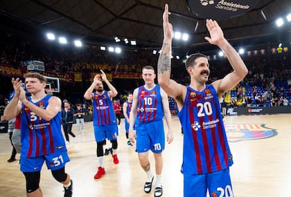 Laprovittola celebra con sus compañeros de Barcelona