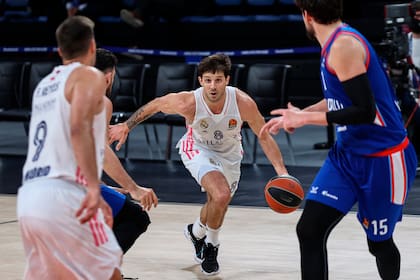 Laprovittola, frente a Anadolu Efes, por la Euroliga, en Turquía