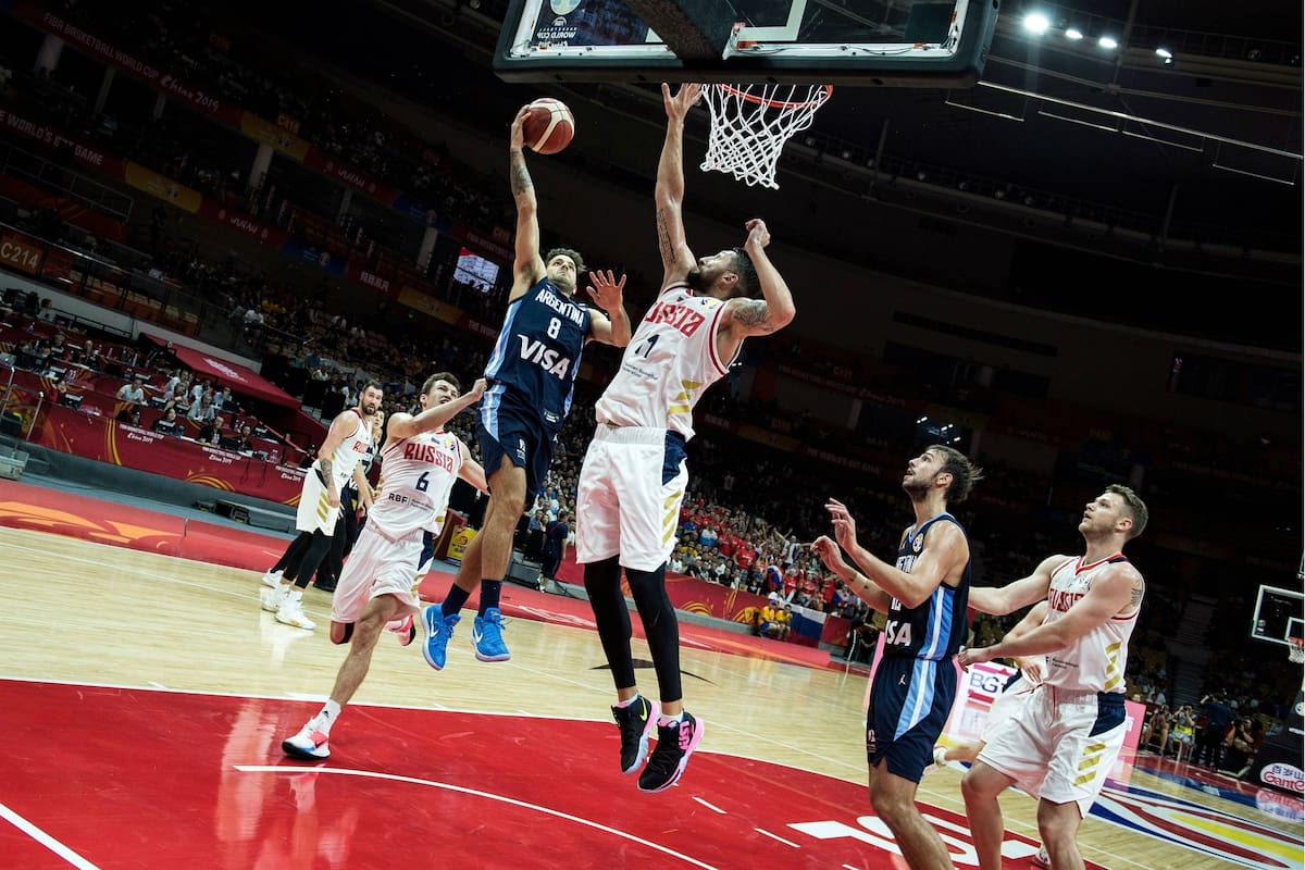 Laprovittola y una clara diferencia con Antonov; la Argentina derrotó a Rusia por 69 a 61 y avanzó a la segunda etapa con el puntaje ideal