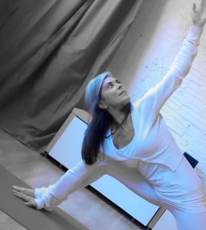 Desde hace dos décadas, las ex actriz y modelo es instructora de yoga en Barcelona