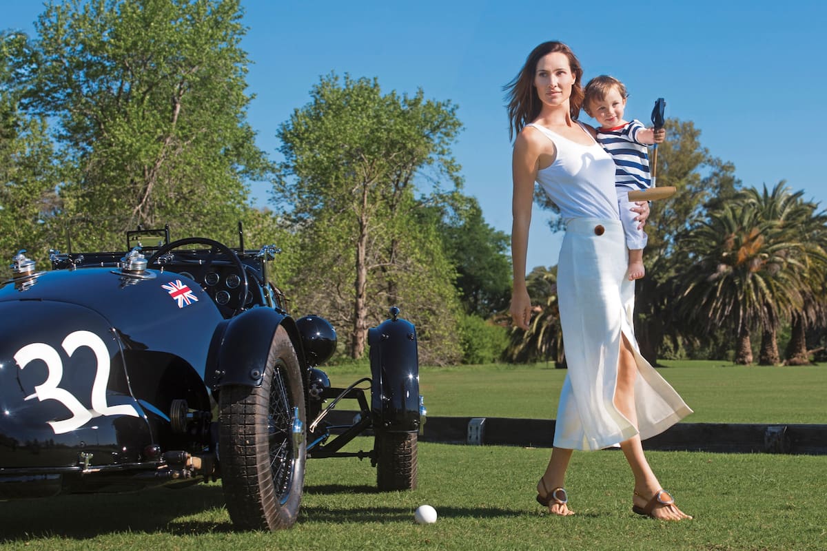 Lara Bernasconi con hijo