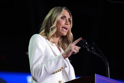 Lara Trump renuncia como copresidenta del RNC y aborda especulaciones sobre el Senado de Florida