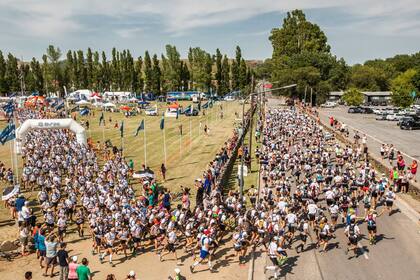 Largada del Cruce Tandilia, desde la pista del Lago del Fuerte