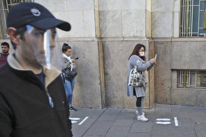 Largas colas en los bancos de la ciudad de Rosario