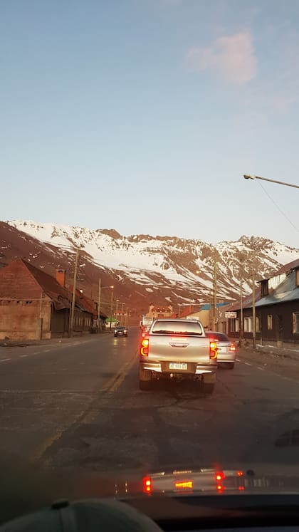 Largas filas de tránsito hacia el cruce internacional de Mendoza