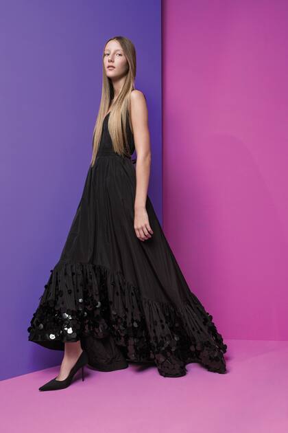 LARGO GLAM. Maxi vestido de shantung galón bordado en paillettes y lazo en la cintura (Evangelina Bomparola)