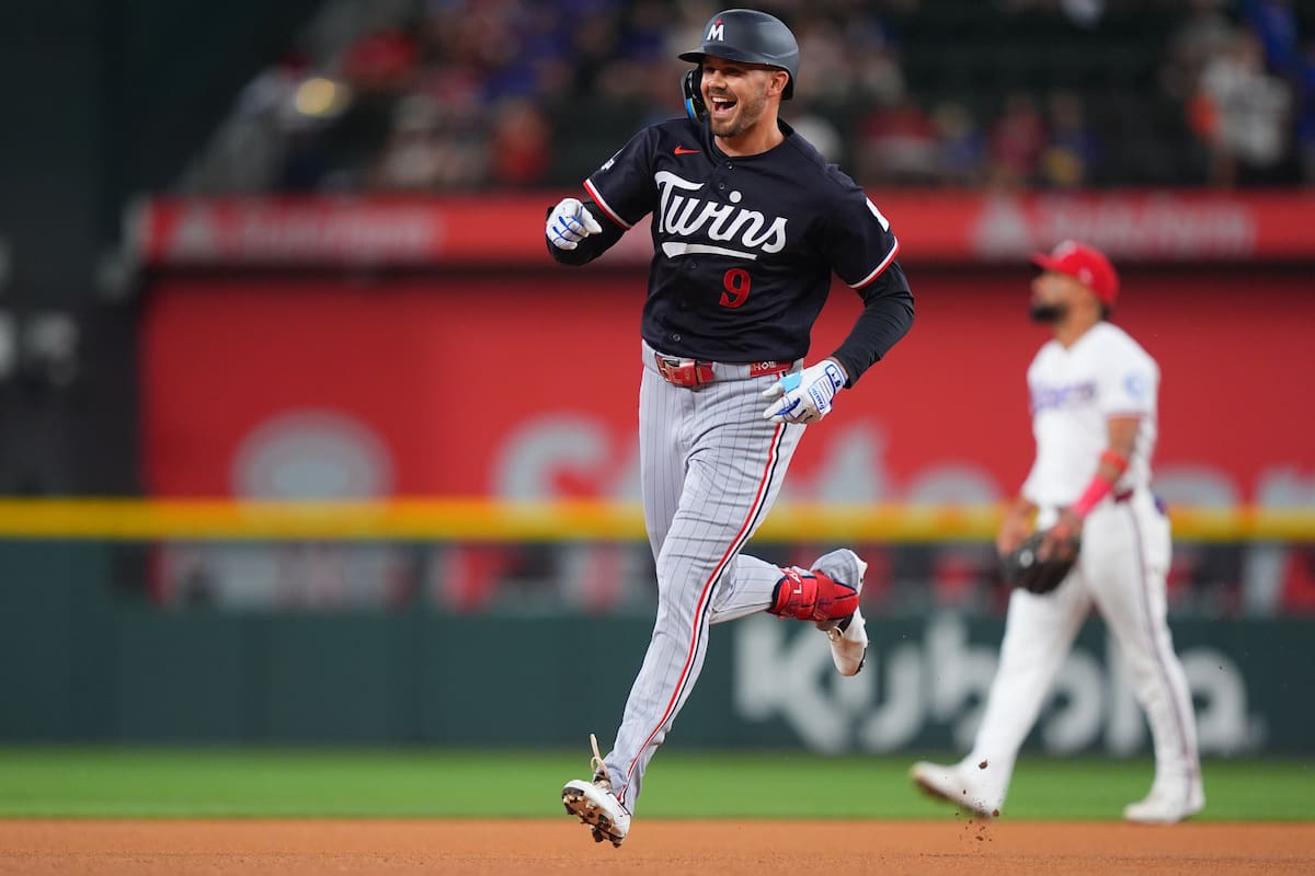 Larnach abre con jonrón y los Mellizos ganan 12-2 para asegurar otra serie en Texas