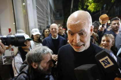 Larreta en su llegada al debate de candidatos a legisladores porteños.