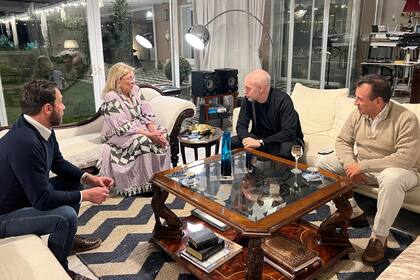 Larreta visitó a Carrió en Exaltación de la Cruz